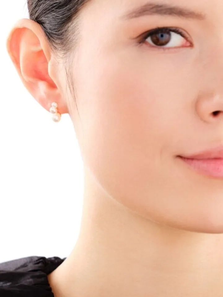 Złote kolczyki z perłami