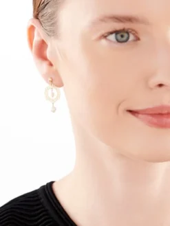 Złote kolczyki z perłami