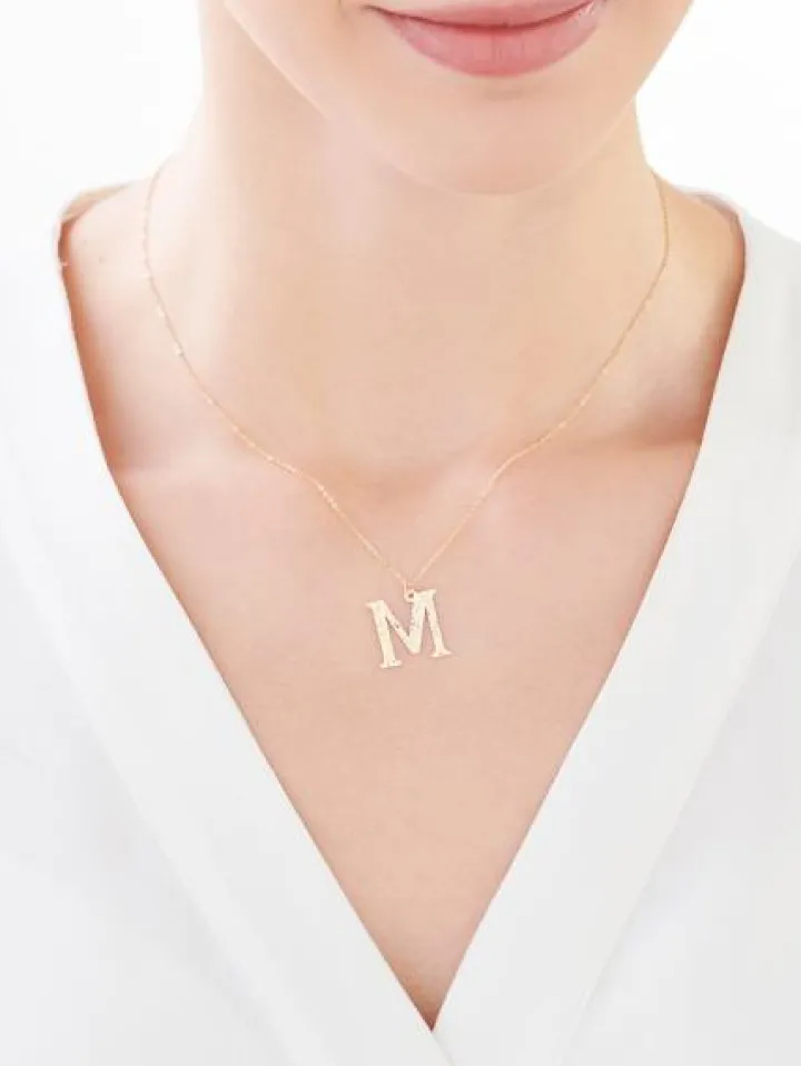 Złoty naszyjnik, ankier - litera M