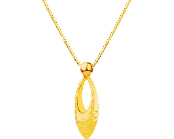 Złoty naszyjnik, kostka