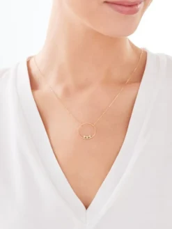 Złoty naszyjnik z kółkiem i cyrkoniami