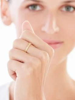 Złoty pierścionek - korona