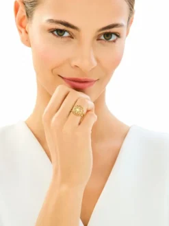 Złoty pierścionek - kwiat