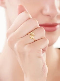 Złoty pierścionek - liście monstery