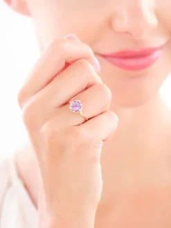 Złoty pierścionek z ametystem