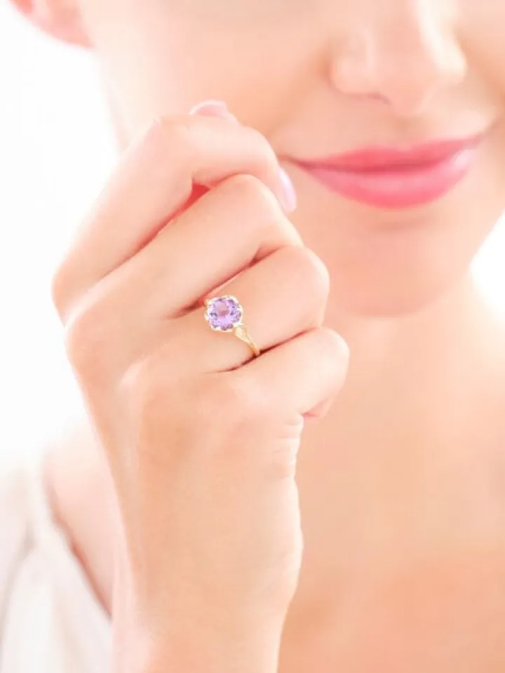 Złoty pierścionek z ametystem