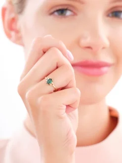 Złoty pierścionek z cyrkonią