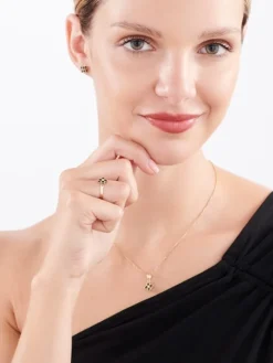 Złoty pierścionek z cyrkonią i onyksem syntetycznym