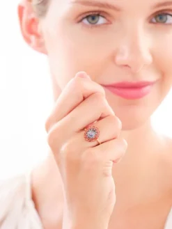 Złoty pierścionek z cyrkoniami