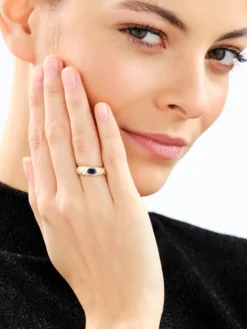 Złoty pierścionek z cyrkonią