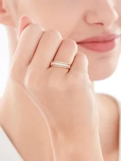 Złoty pierścionek z cyrkoniami