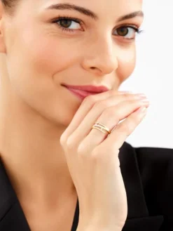 Złoty pierścionek z cyrkoniami