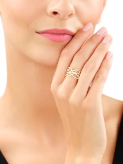 Złoty pierścionek z cyrkoniami