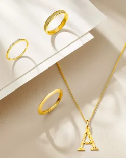 Złoty pierścionek z cyrkoniami