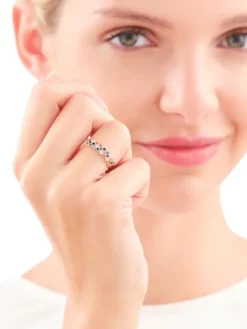 Złoty pierścionek z cyrkoniami