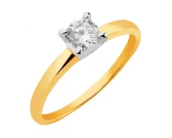 Złoty pierścionek z cyrkonią