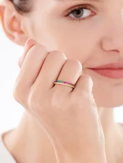 Złoty pierścionek z cyrkoniami