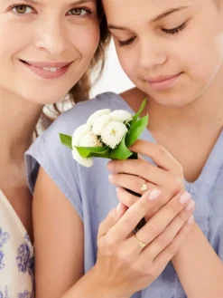 Złoty pierścionek z cyrkoniami - serce