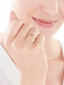 Złoty pierścionek z cyrkonią - love