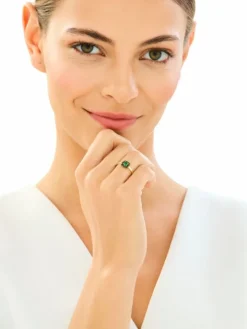 Złoty pierścionek z cyrkoniami