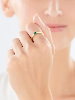 Złoty pierścionek z cyrkonią