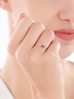 Złoty pierścionek z cyrkoniami