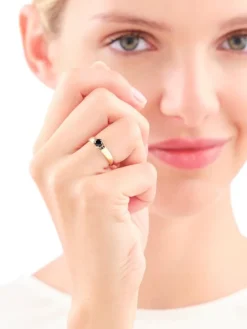 Złoty pierścionek z cyrkoniami