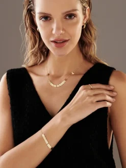 Złoty pierścionek z cyrkoniami