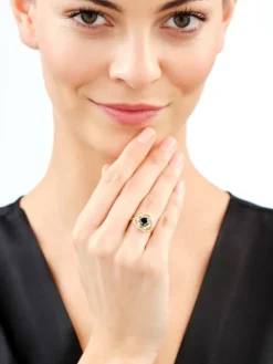 Złoty pierścionek z cyrkonią