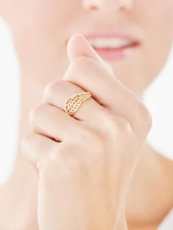 Złoty pierścionek z cyrkoniami