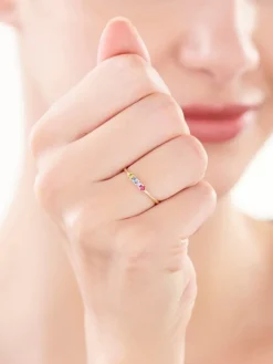 Złoty pierścionek z cyrkoniami