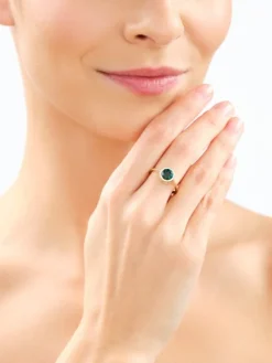 Złoty pierścionek z cyrkonią