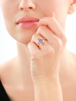 Złoty pierścionek z cyrkoniami