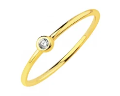 Złoty pierścionek z cyrkonią