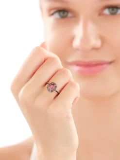 Złoty pierścionek z cyrkoniami