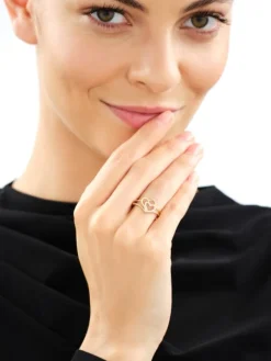 Złoty pierścionek z cyrkoniami - serca