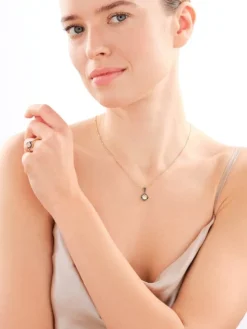 Złoty pierścionek z cyrkoniami