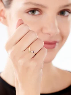 Złoty pierścionek z cyrkoniami