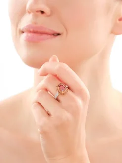 Złoty pierścionek z cyrkoniami