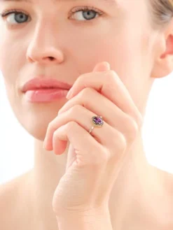 Złoty pierścionek z cyrkoniami