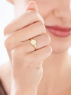 Złoty pierścionek z cyrkoniami - sygnet