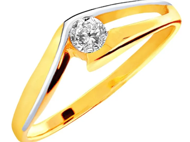Złoty pierścionek z cyrkonią