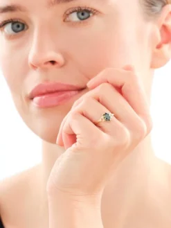 Złoty pierścionek z cyrkonią