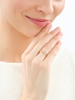 Złoty pierścionek z cyrkoniami