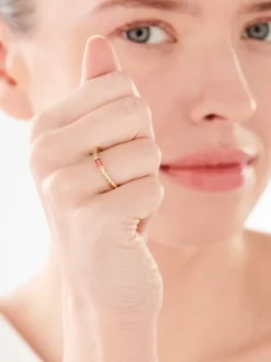 Złoty pierścionek z cyrkonią