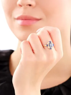 Złoty pierścionek z cyrkoniami