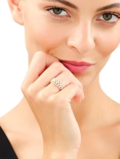 Złoty pierścionek z cyrkoniami