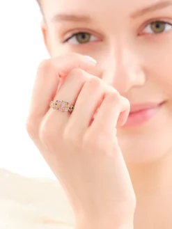 Złoty pierścionek z cyrkoniami