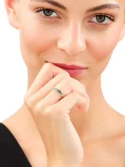 Złoty pierścionek z cyrkoniami