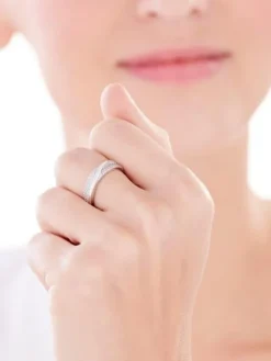 Złoty pierścionek z cyrkoniami